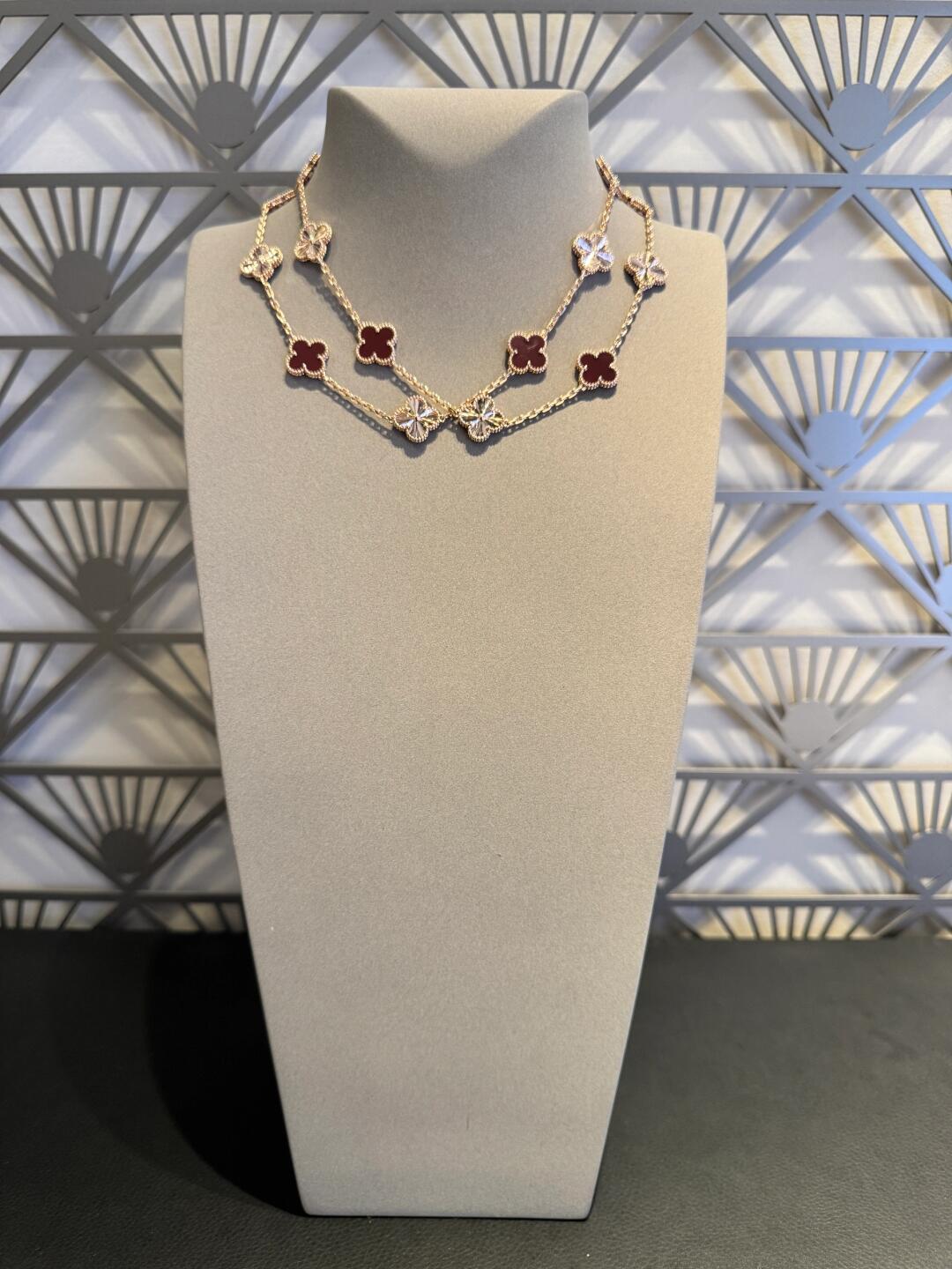 [Rosla]CLOVER 20 MOTIFS LASER CARNELIAN NECKLACE