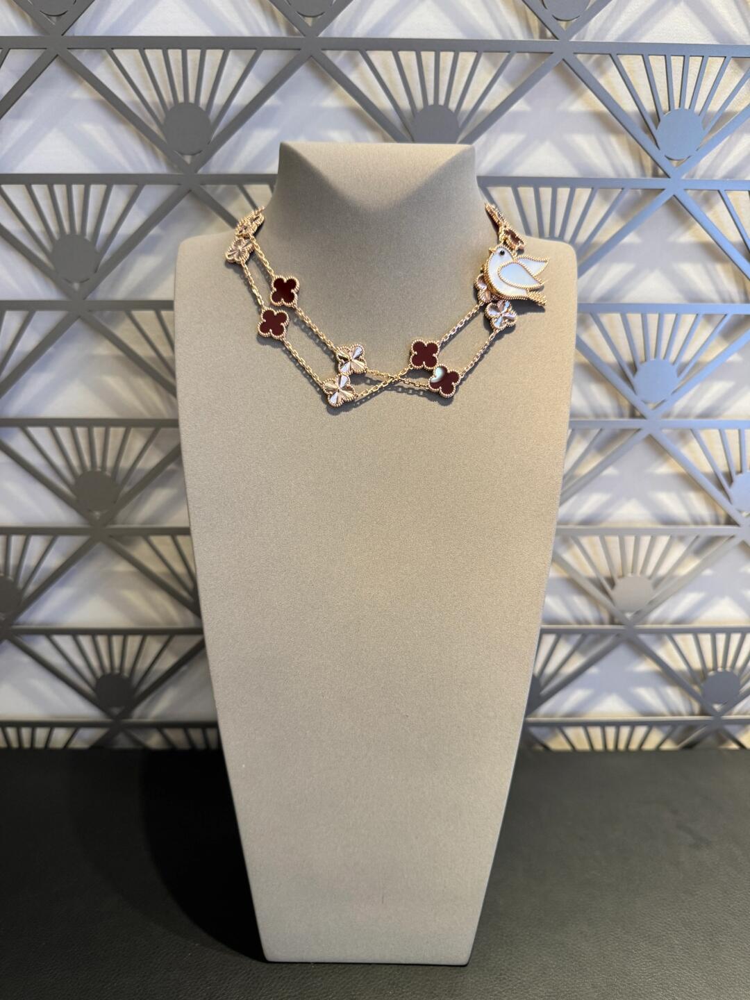 [Rosla]CLOVER 20 MOTIFS LASER CARNELIAN NECKLACE