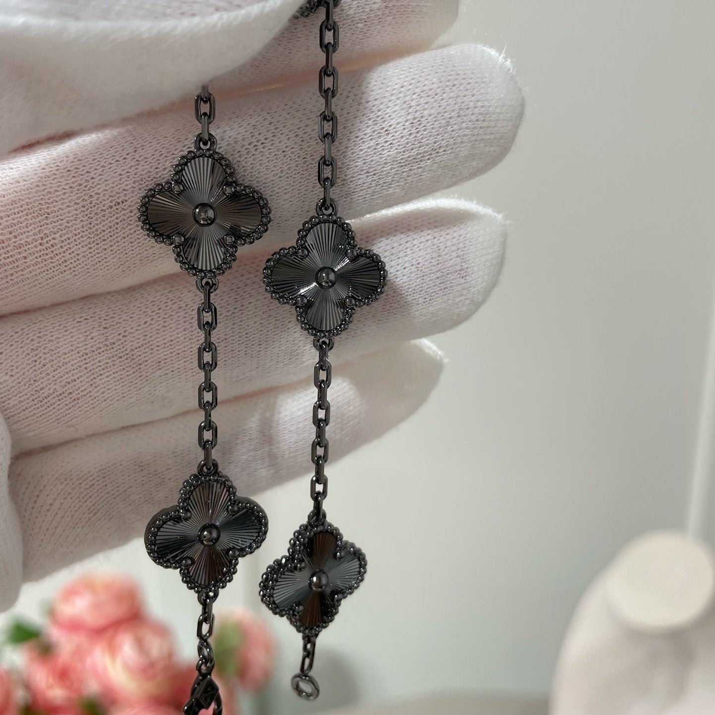 [Rosla]CLOVER 5 MOTIF BLACK BRACELET