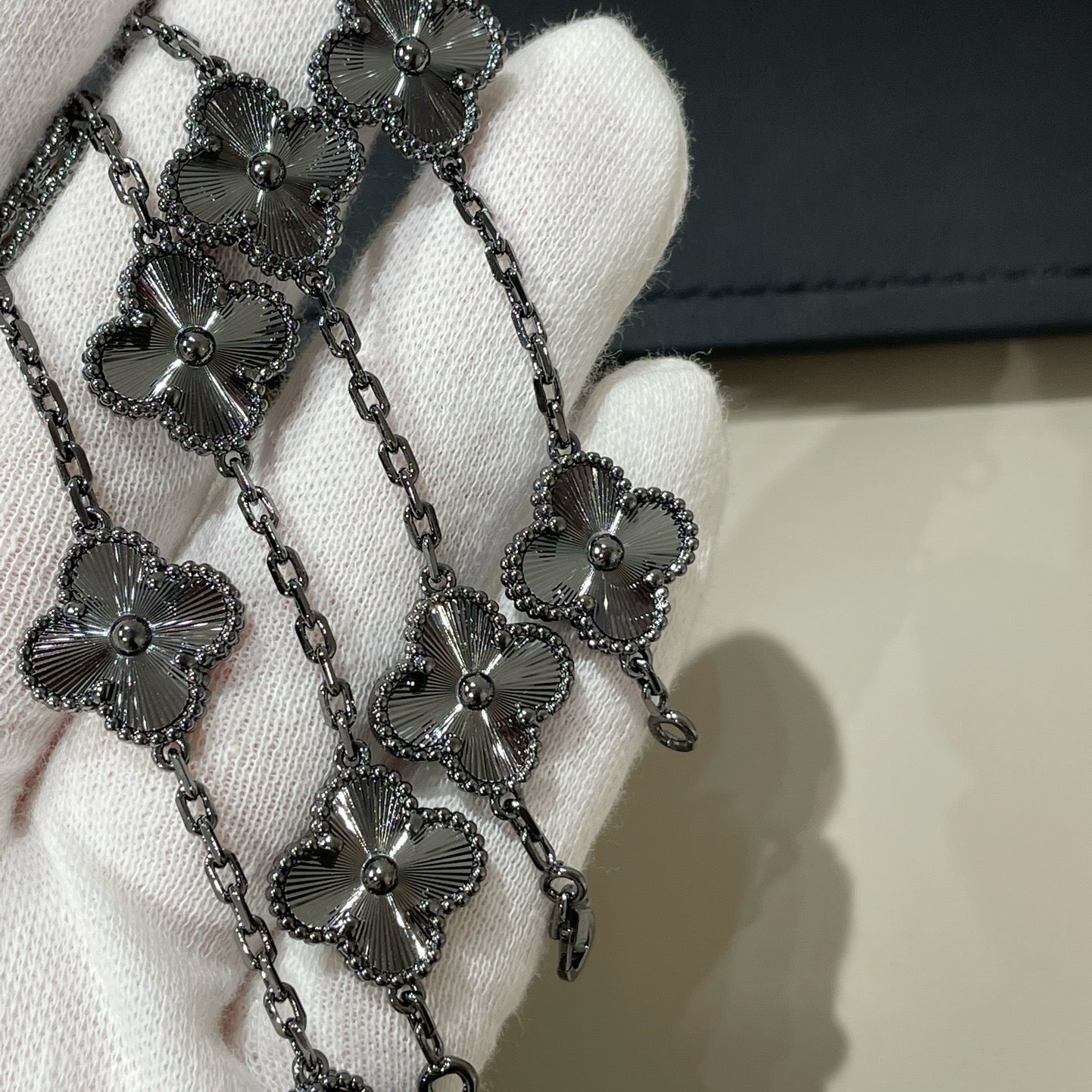 [Rosla]CLOVER 5 MOTIF BLACK BRACELET