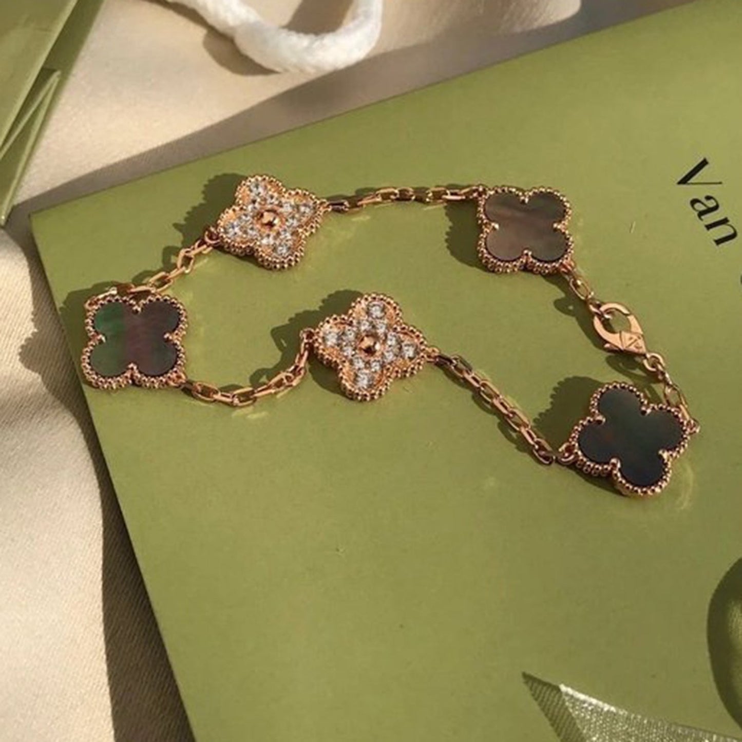 [Rosla] CLOVER 5 MOTIF GRAY MOP BRACELET COLLECTION