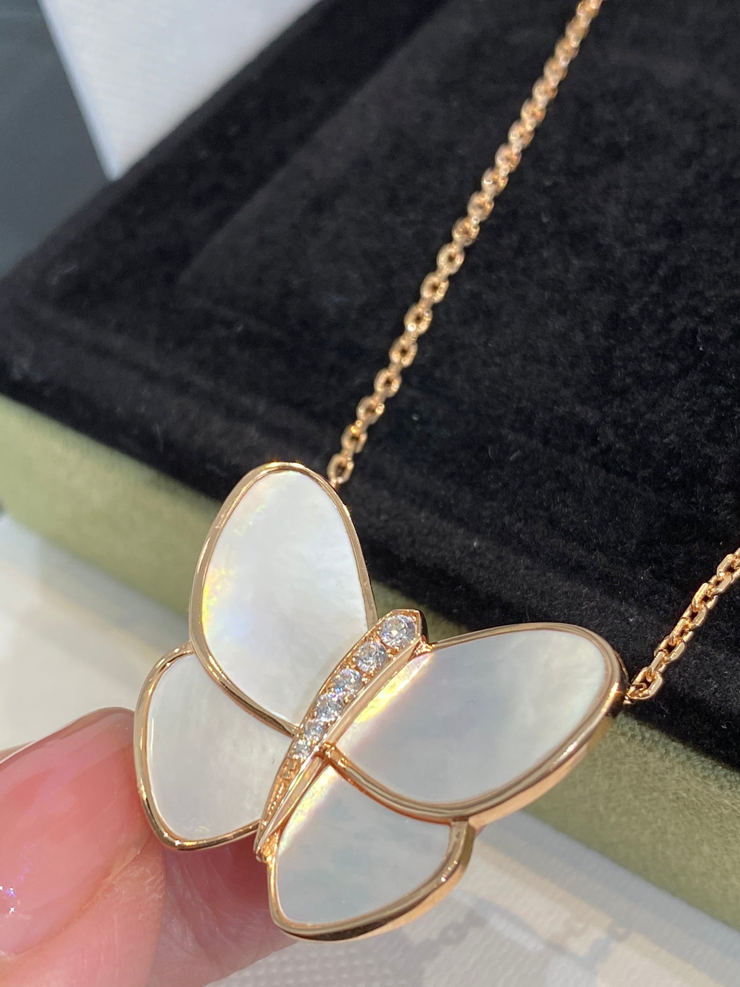 [Rosla]BUTTERFLY GOLD MOP DIAMOND NECKLACE