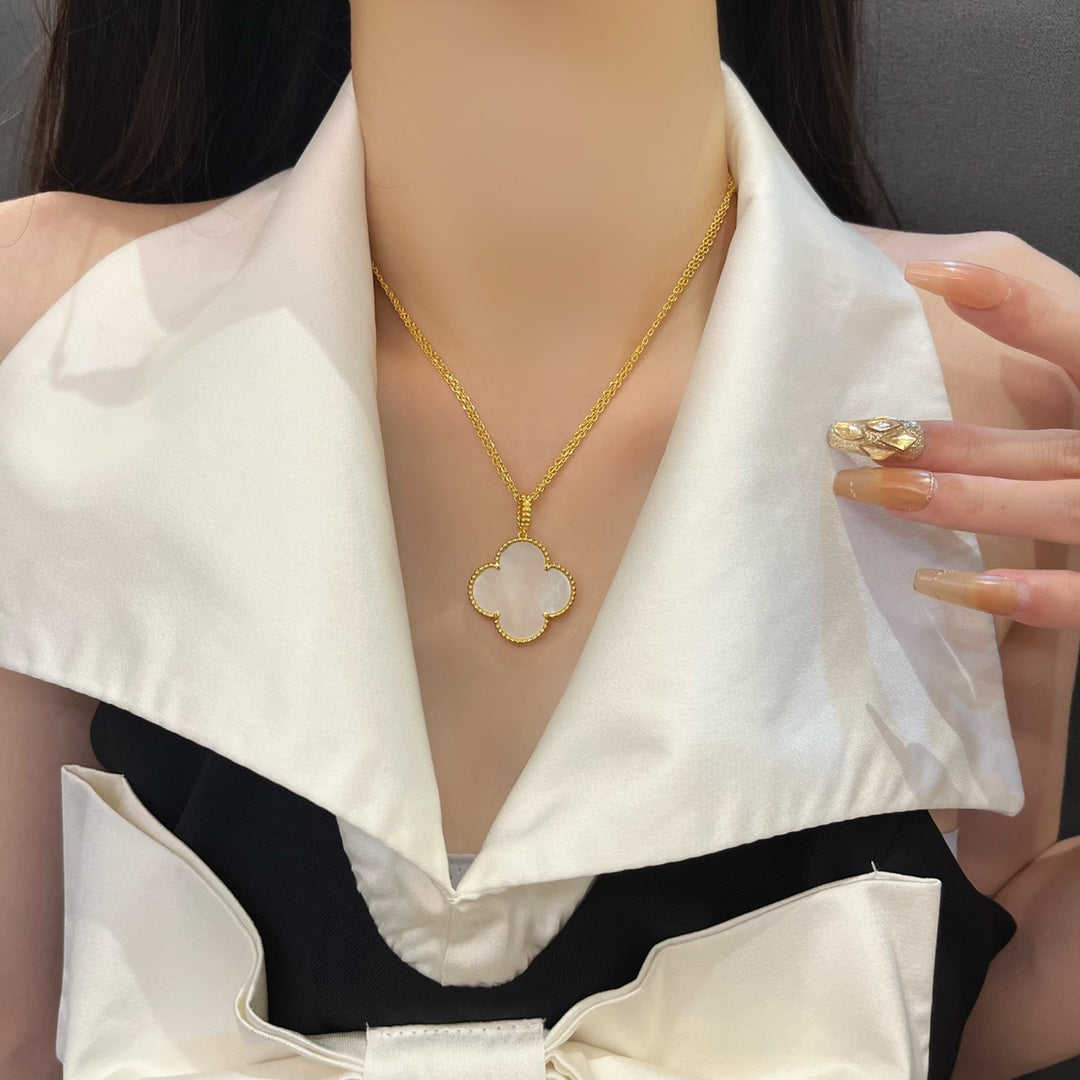 [Rosla]CLOVER 25MM MOP LARGE PENDANT NECKLACE