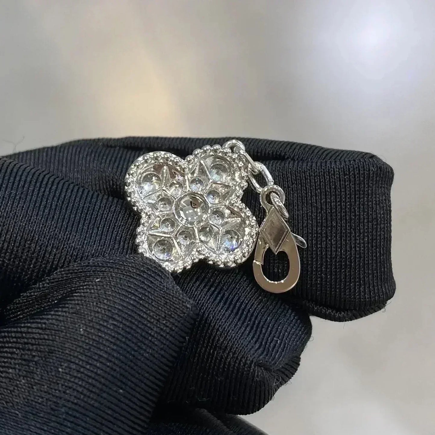 [Rosla] CLOVER 5 MOTIF FULL DIAMOND BRACELET COLLECTION