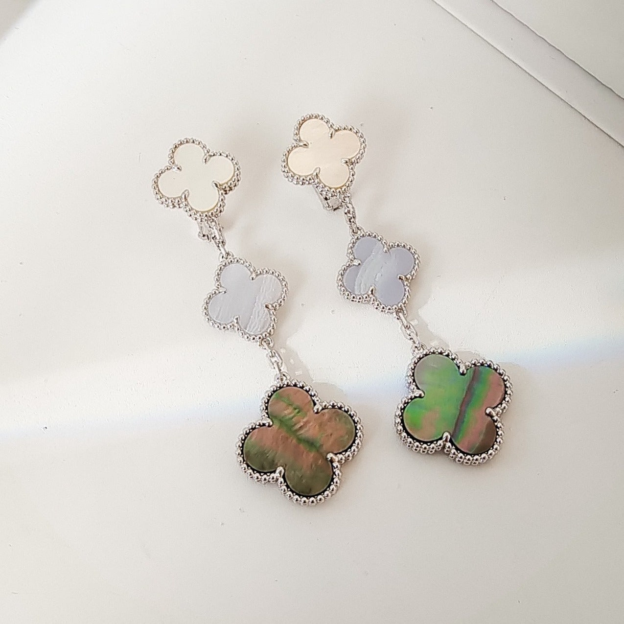 [Rosla]CLOVER 3 MOTIFS CHALCEDONY DARK MOP SILVER EARRINGS