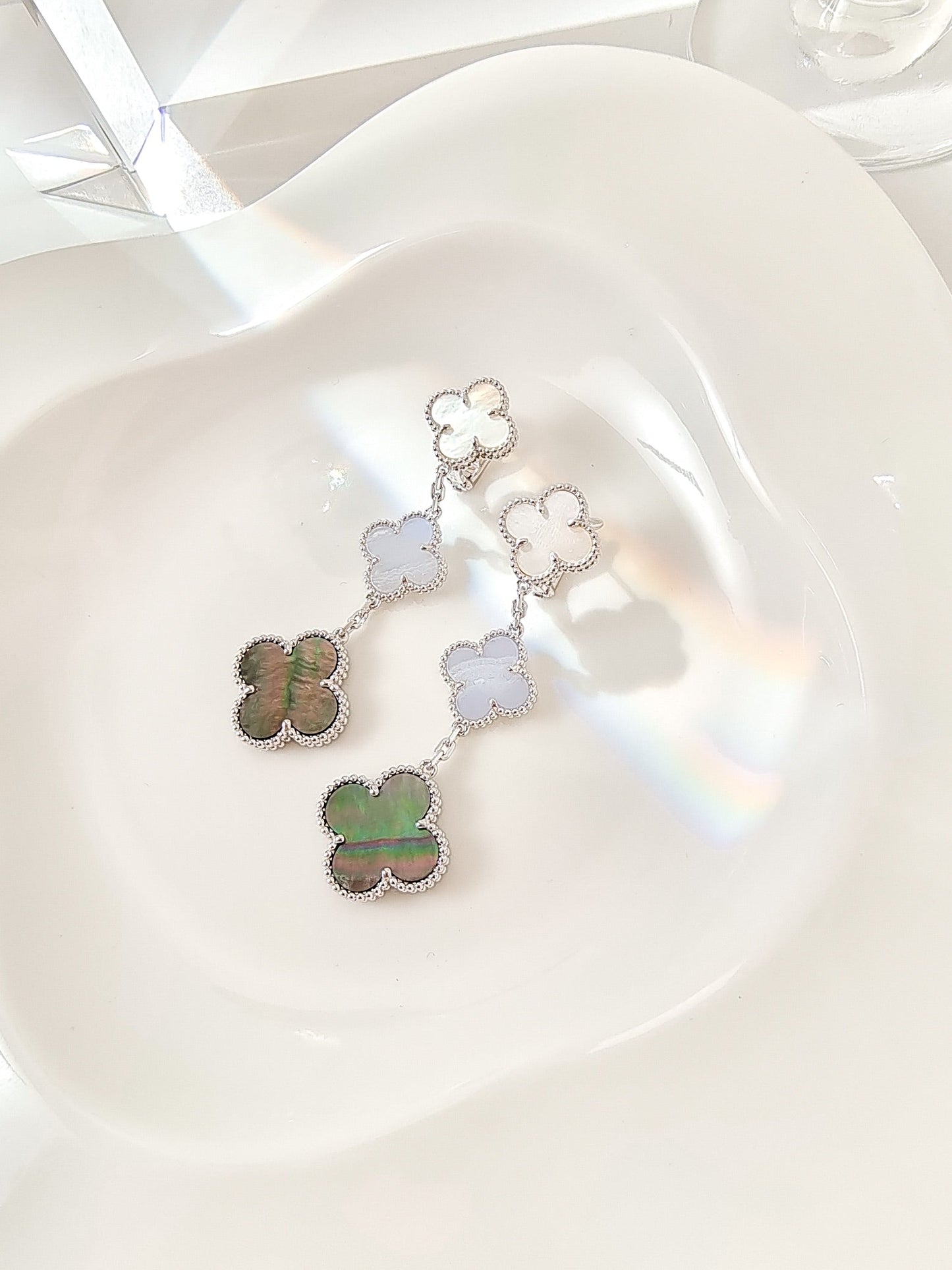 [Rosla]CLOVER 3 MOTIFS CHALCEDONY DARK MOP SILVER EARRINGS