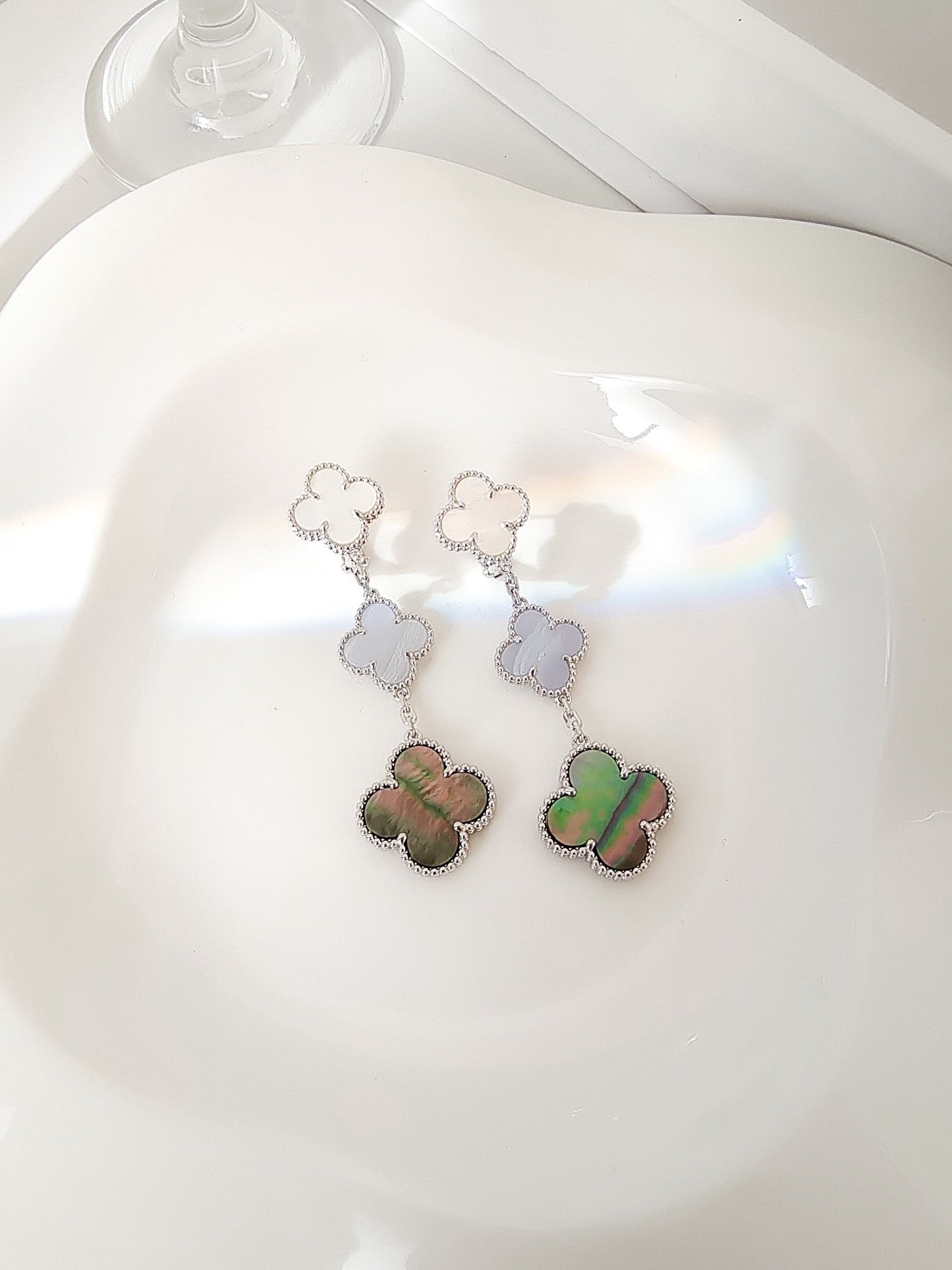 [Rosla]CLOVER 3 MOTIFS CHALCEDONY DARK MOP SILVER EARRINGS