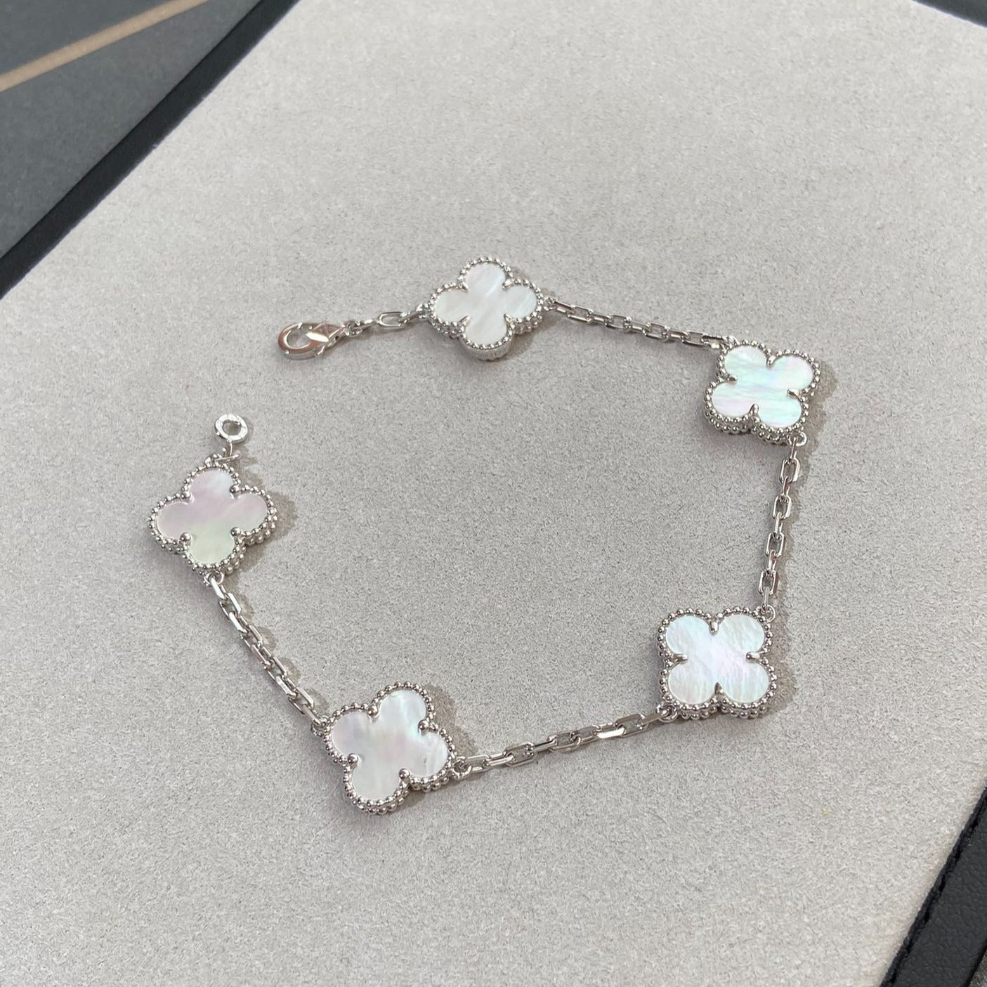 [Rosla]CLOVER WHITE PEARL MOP 5 MOTIF BRACELET COLLECTION