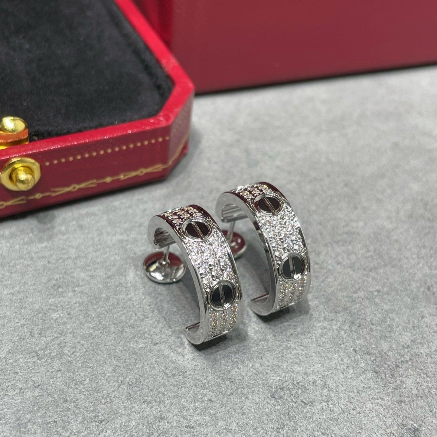 [Rosla]LOVE CERAMIC DIAMOND PAVED SILVER EARRINGS