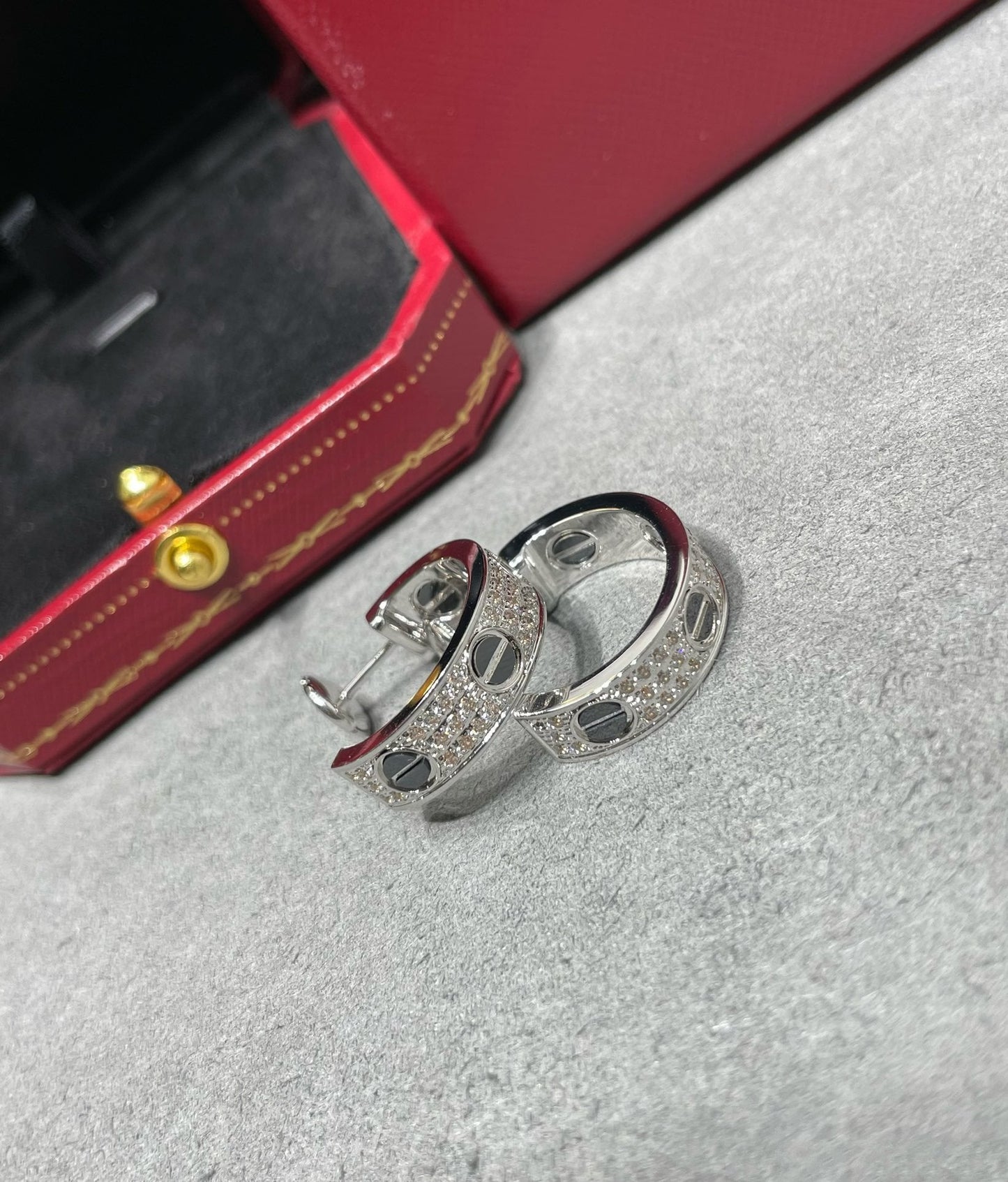 [Rosla]LOVE CERAMIC DIAMOND PAVED SILVER EARRINGS