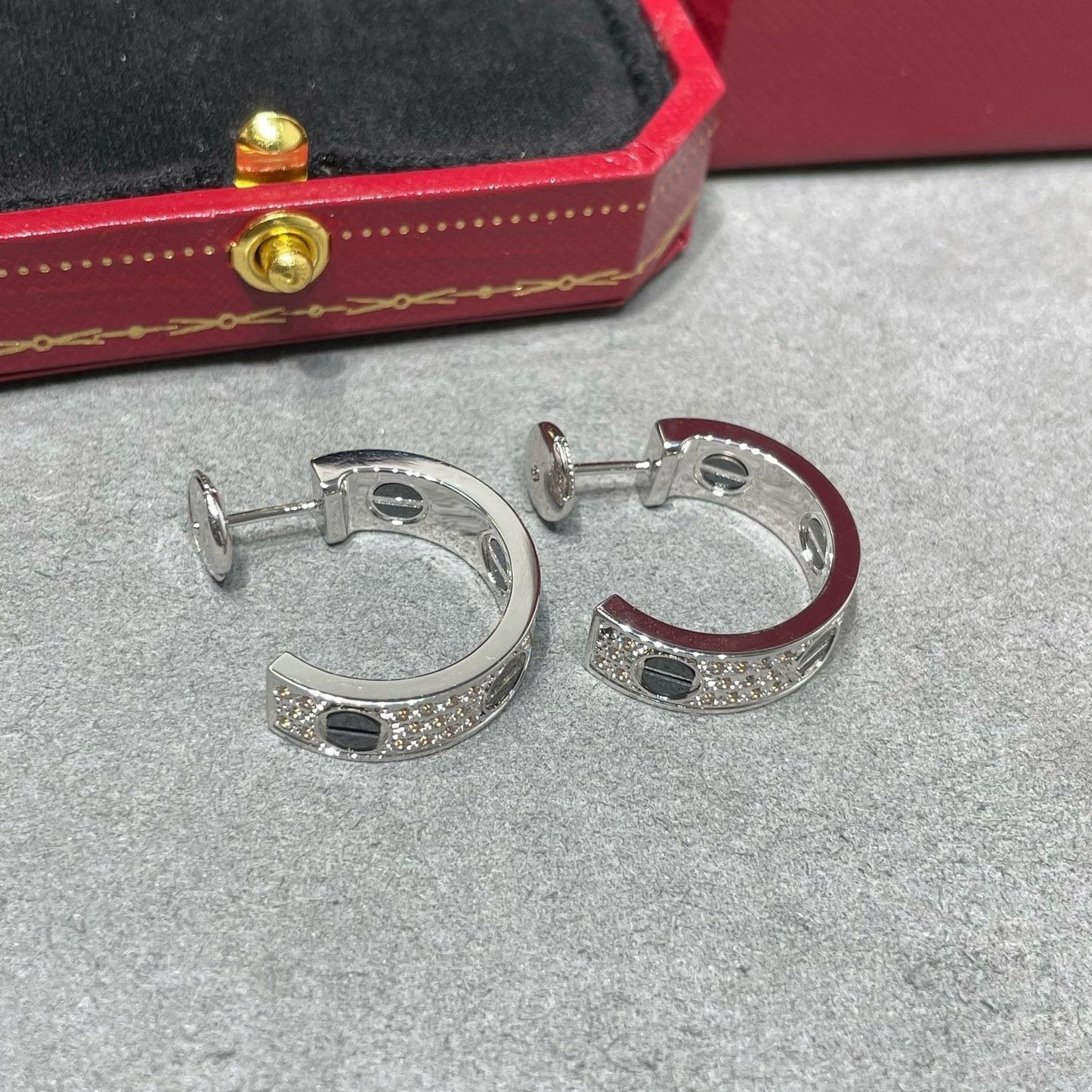 [Rosla]LOVE CERAMIC DIAMOND PAVED SILVER EARRINGS