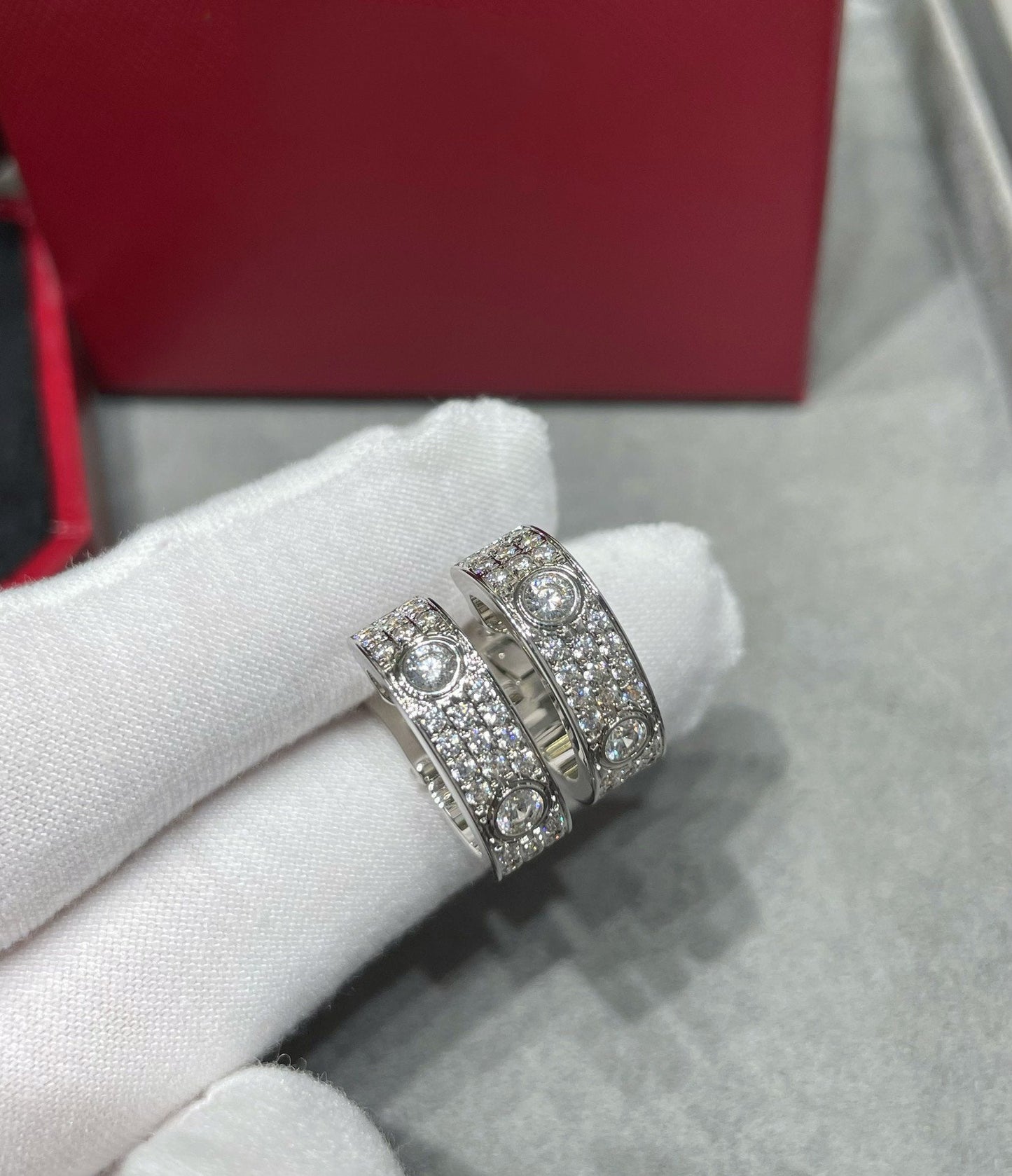 [Rosla]LOVE 5.5MM DIAMOND PAVED EARRINGS