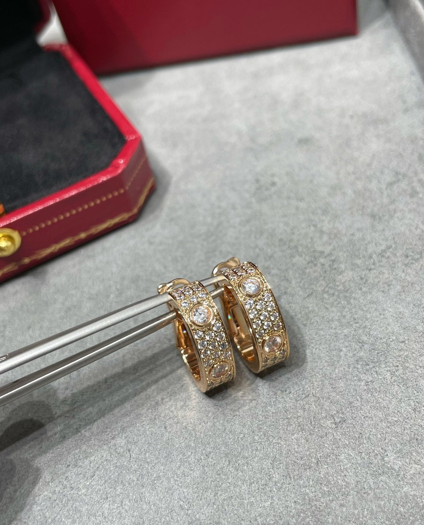 [Rosla]LOVE 5.5MM DIAMOND PAVED EARRINGS