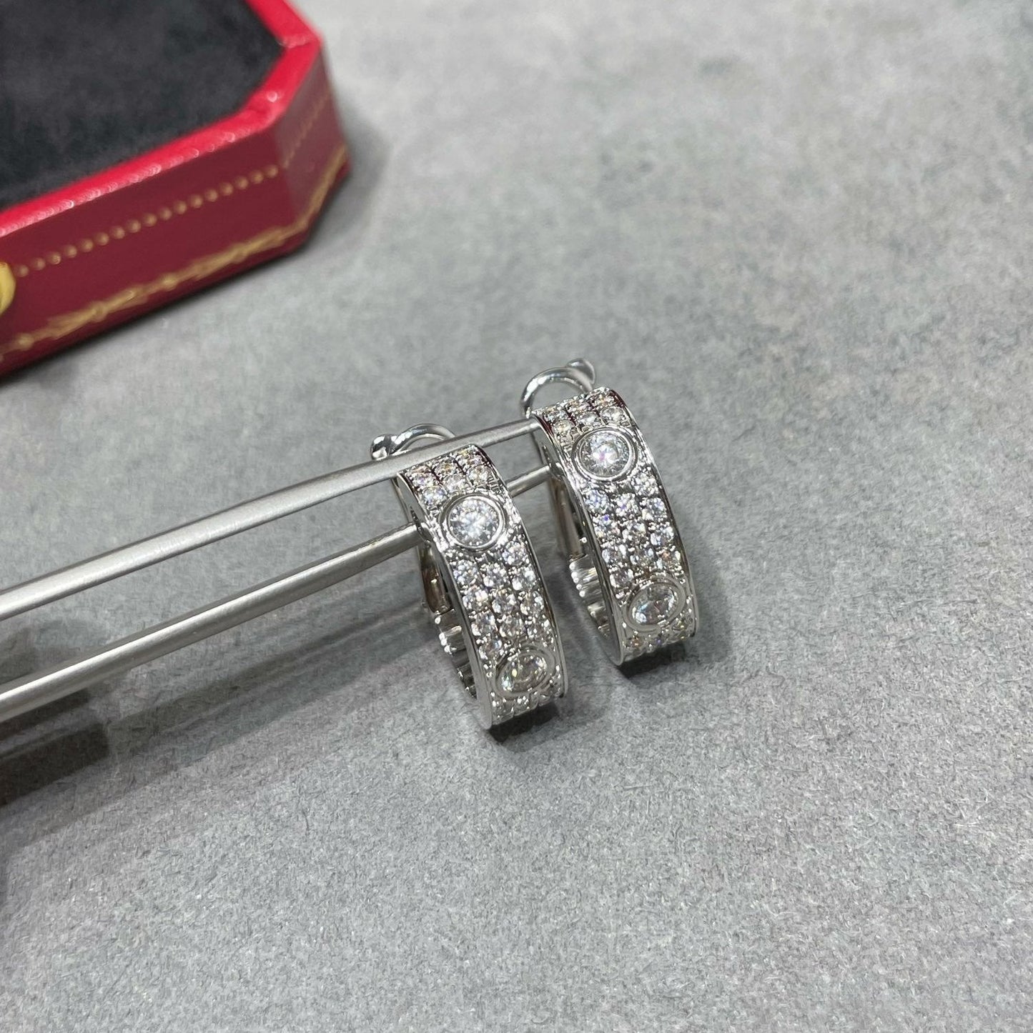 [Rosla]LOVE 5.5MM DIAMOND PAVED EARRINGS