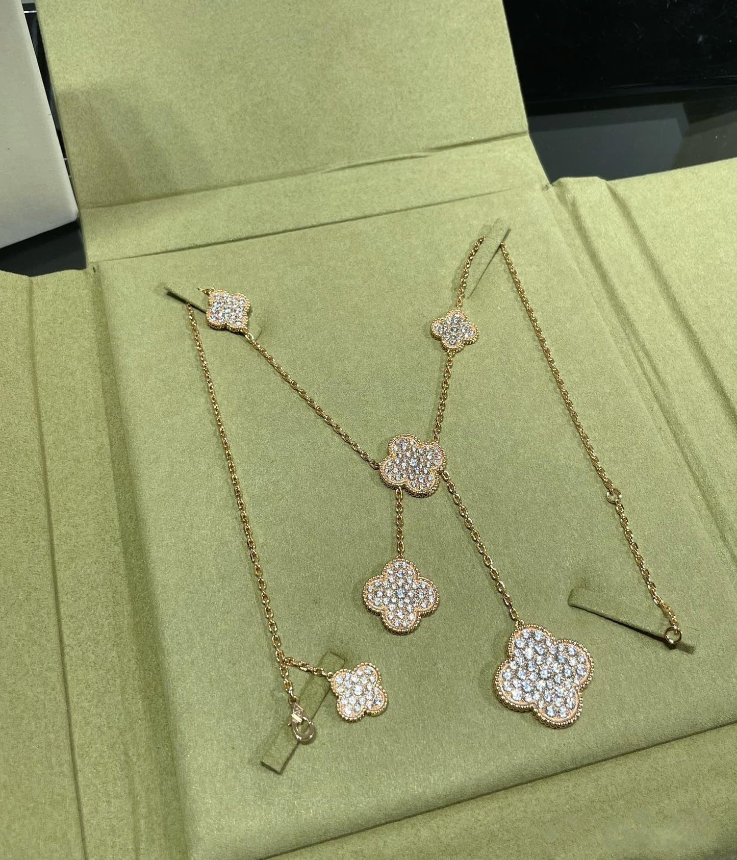 [Rosla]CLOVER 6 MOTIF DIAMOND PAVED NECKLACE
