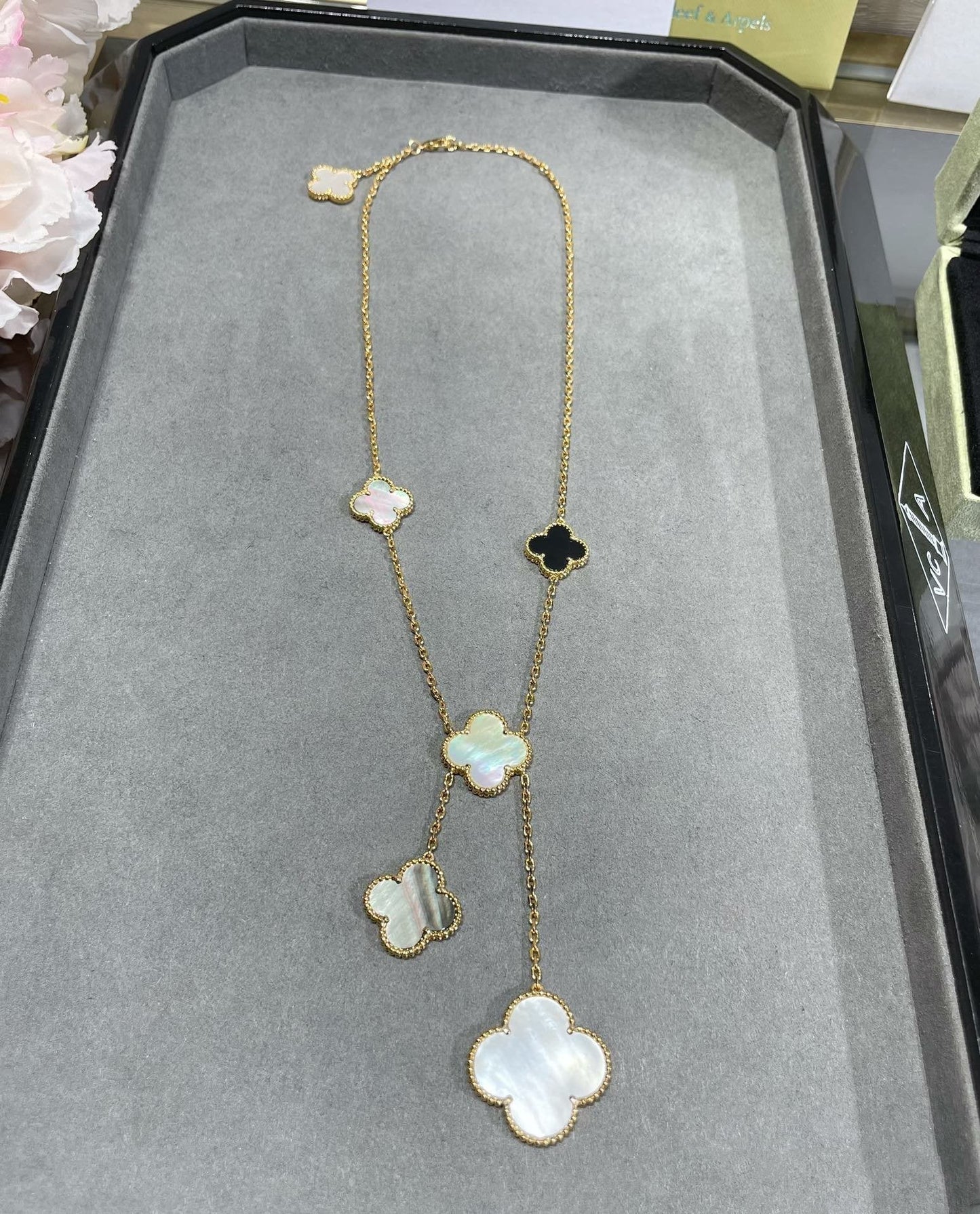 [Rosla]CLOVER 6 MOTIF MOP ONYX GOLD NECKLACE