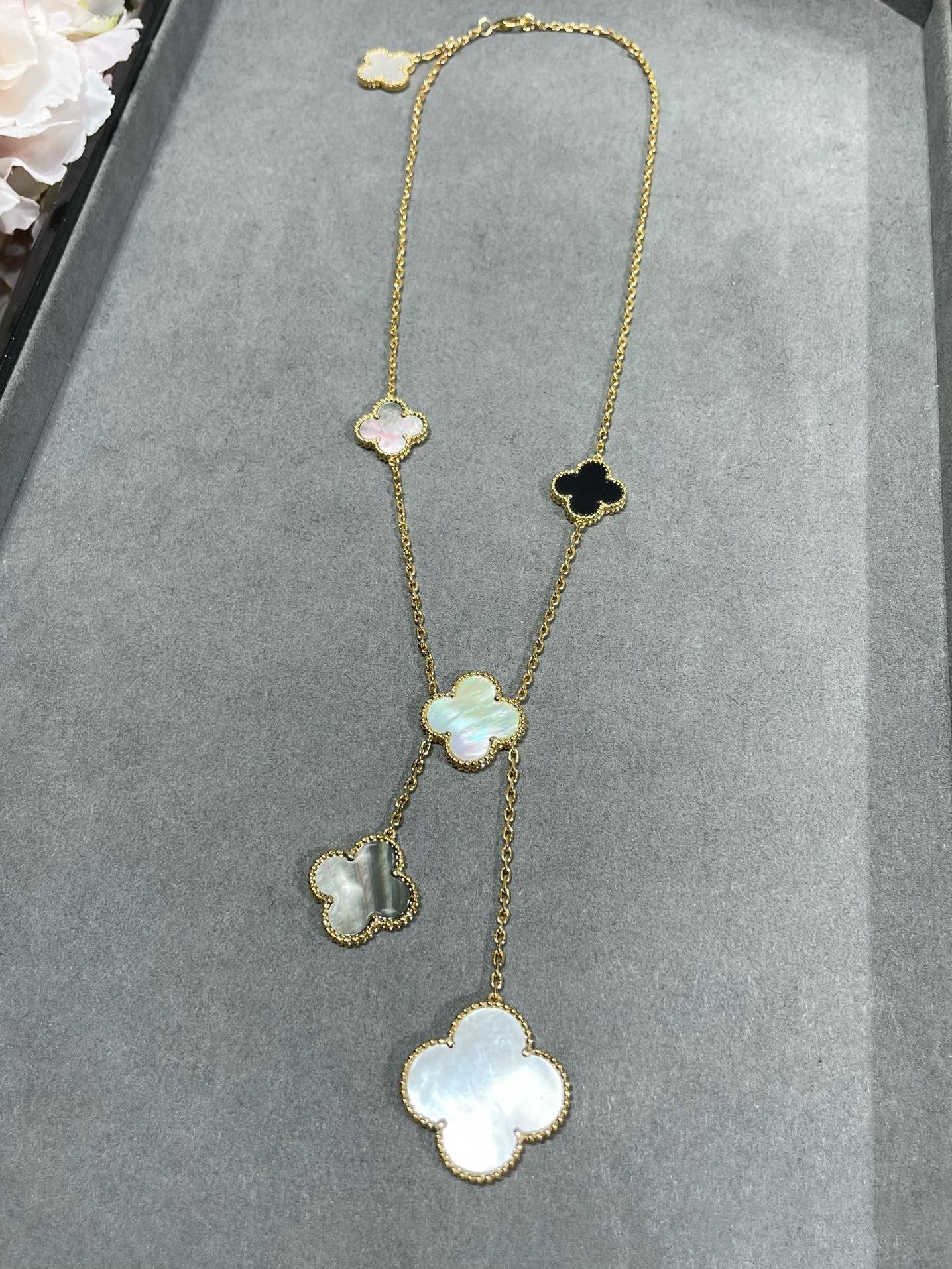 [Rosla]CLOVER 6 MOTIF MOP ONYX GOLD NECKLACE