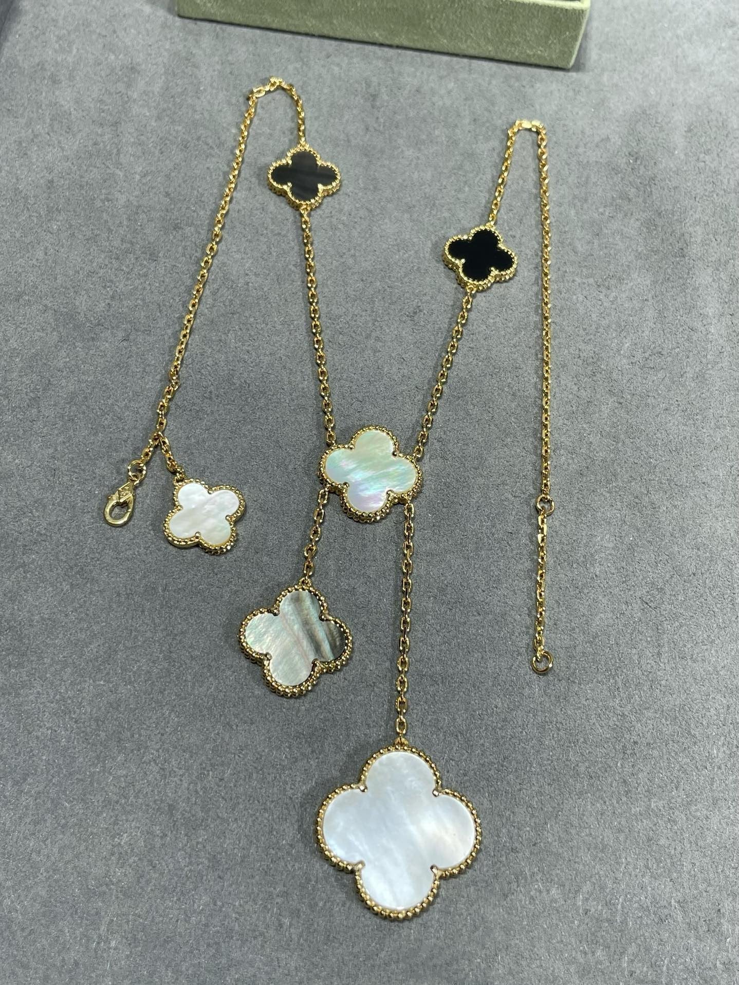 [Rosla]CLOVER 6 MOTIF MOP ONYX GOLD NECKLACE