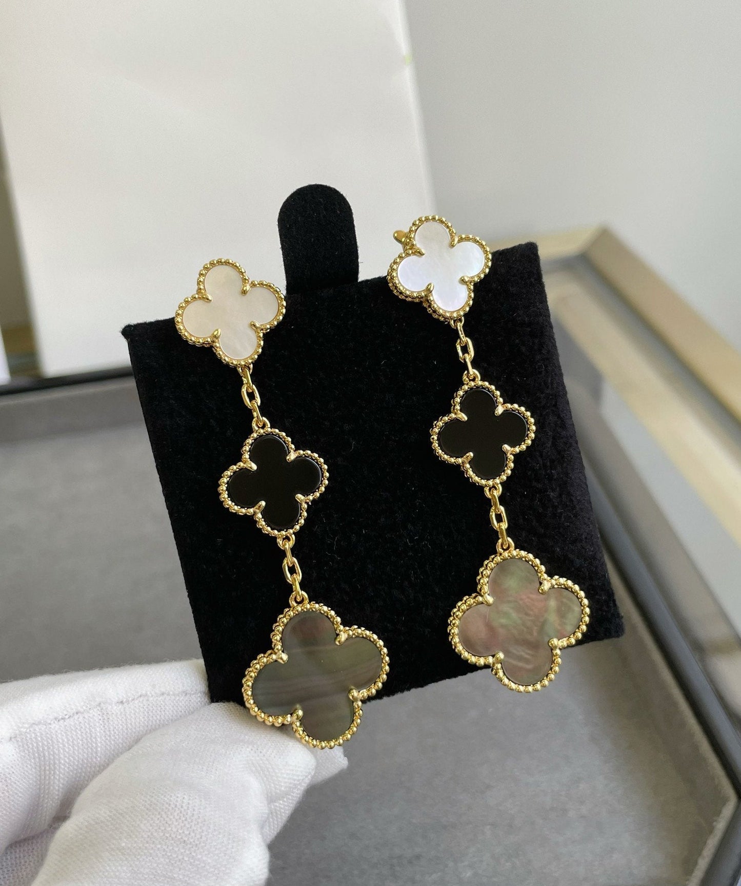 [Rosla]CLOVER 3 MOTIF MOP ONYX DARK MOP PINK GOLD EARRINGS
