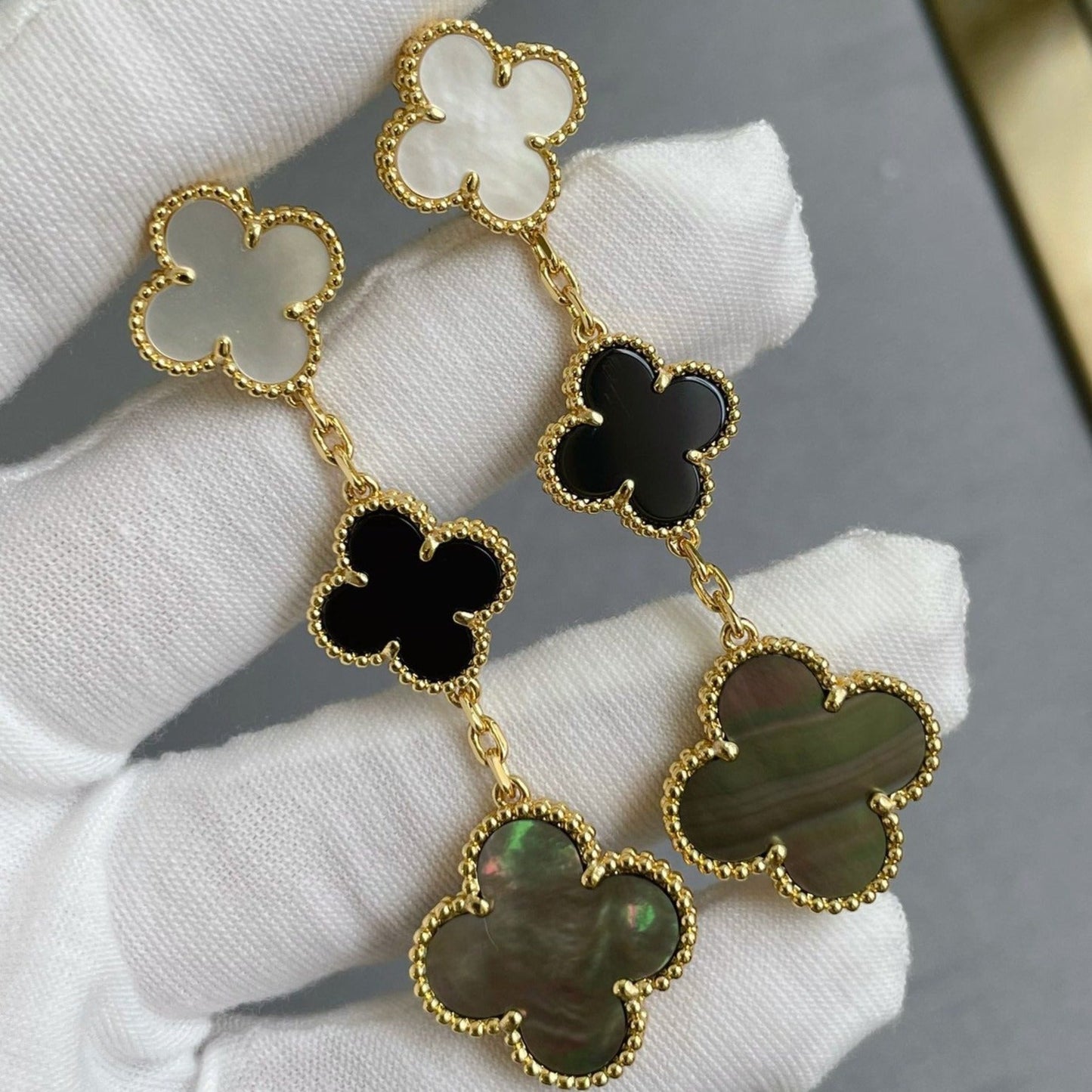 [Rosla]CLOVER 3 MOTIF MOP ONYX DARK MOP PINK GOLD EARRINGS