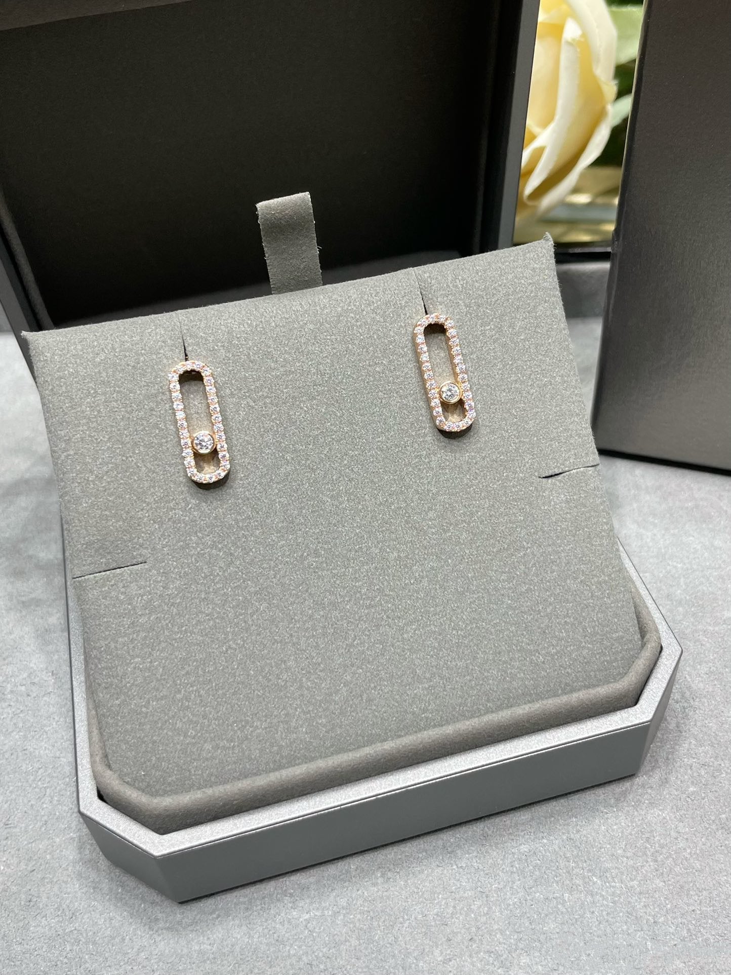 [Rosla]MOVE UNO STUD DIAMOND PAVED EARRINGS