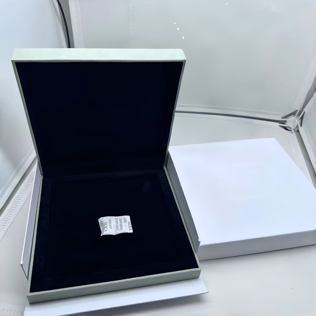 [Rosla] VA CLOVER BOX GIFT BAG