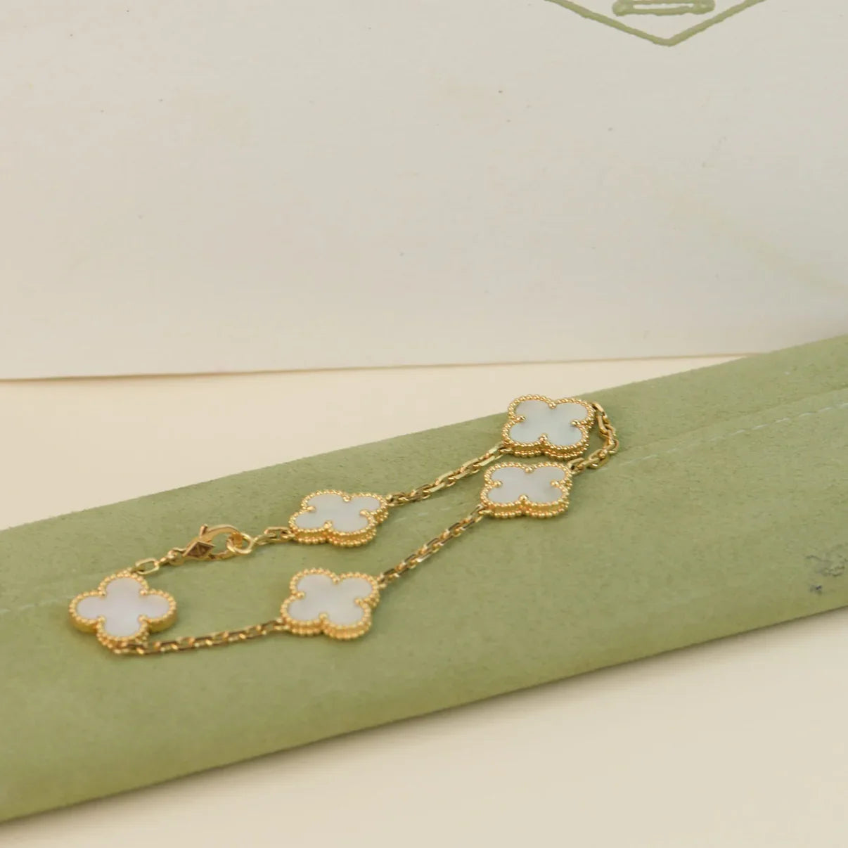 [Rosla]CLOVER WHITE PEARL MOP 5 MOTIF BRACELET COLLECTION