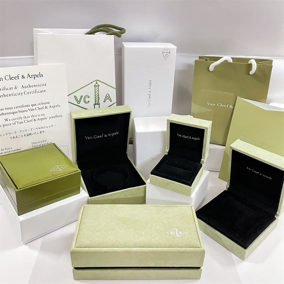 [Rosla]VA CLOVER BRACELET NECKLACE RING BOX GIFT BAG