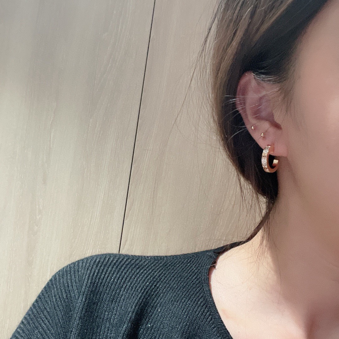 [Rosla]LOVE 5.5MM DIAMOND PAVED EARRINGS