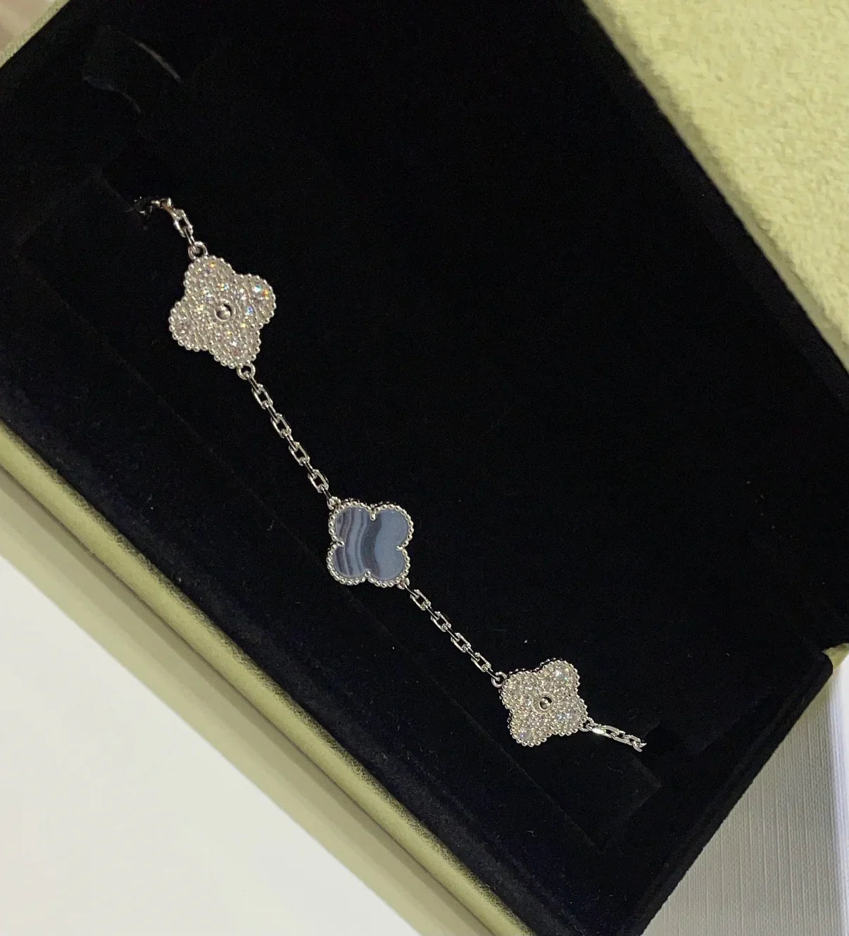 [Rosla] CLOVER 5 MOTIF PURPLE CHALCEDONY BRACELET COLLECTION