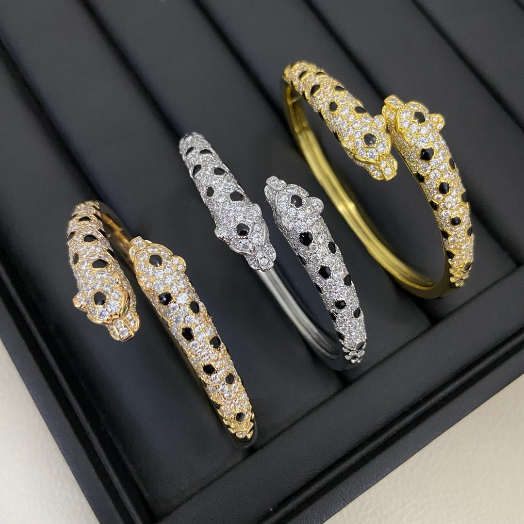 [Rosla]PANTHERE DOUBLE HEADED HALF DIAMOND OPEN BRACELET