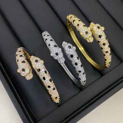[Rosla]PANTHERE DOUBLE HEADED HALF DIAMOND OPEN BRACELET