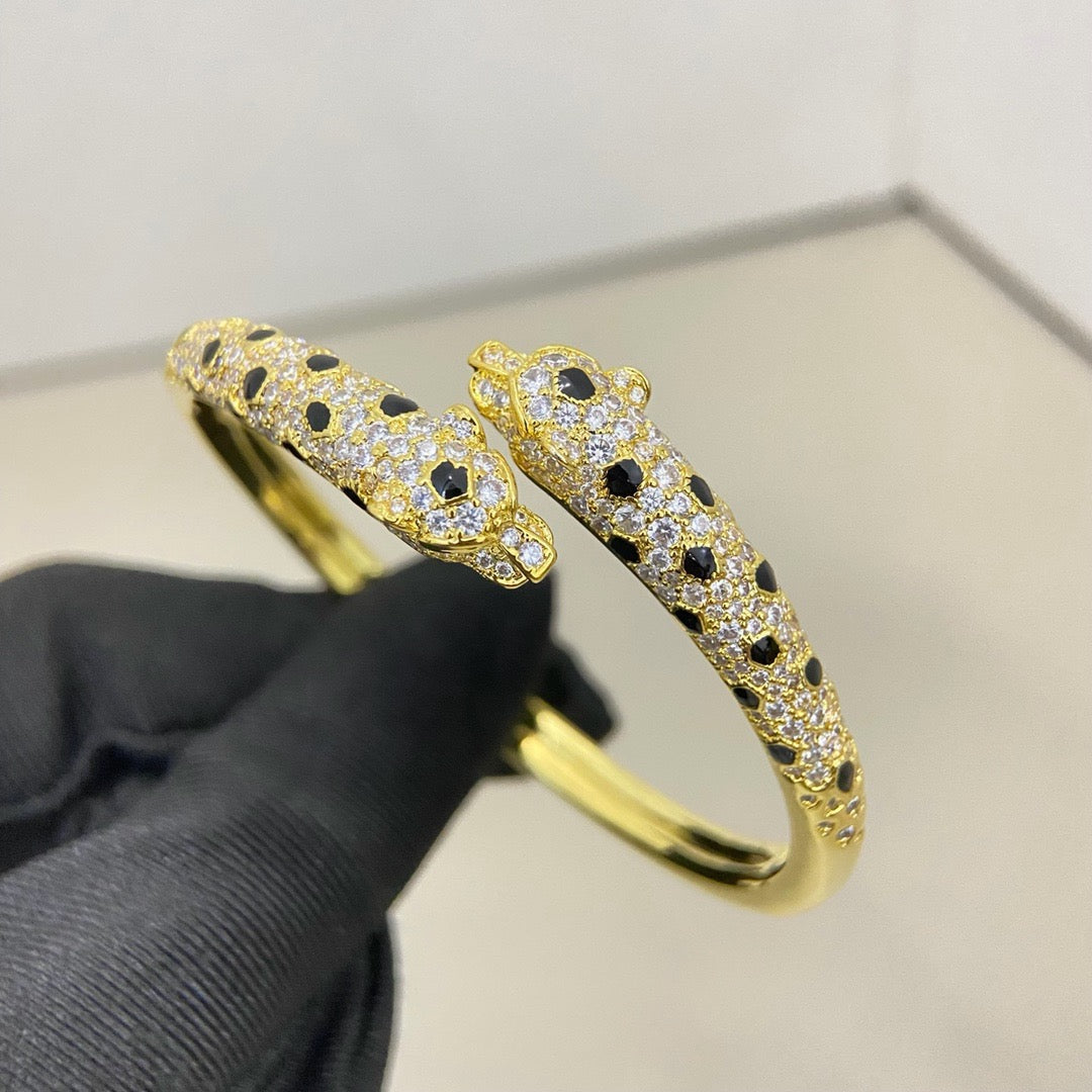 [Rosla]PANTHERE DOUBLE HEADED HALF DIAMOND OPEN BRACELET