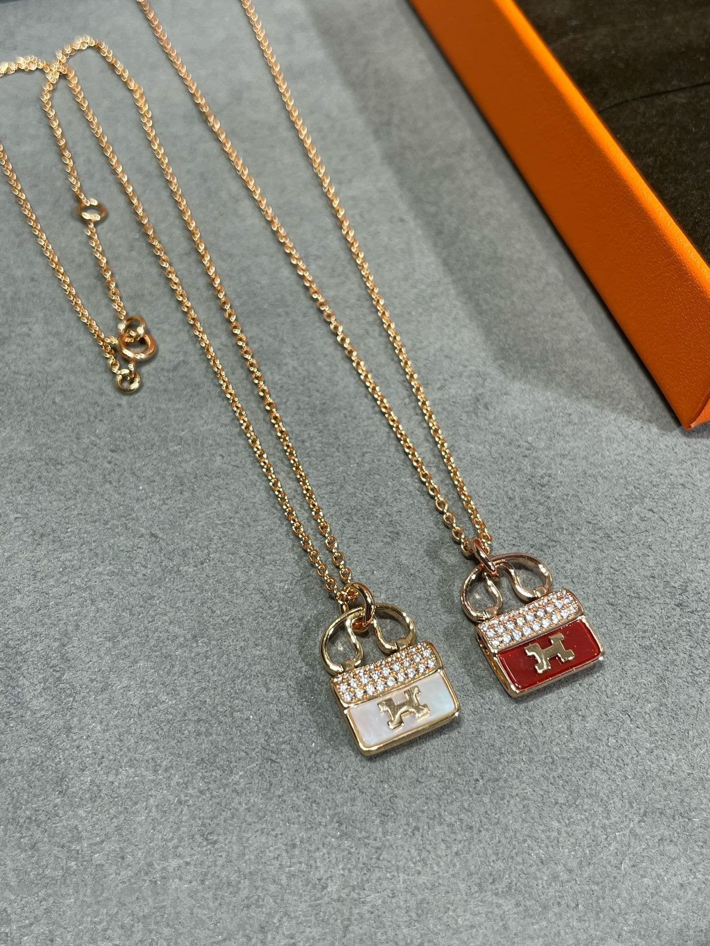 [Rosla]H CIRCE MOISSANITE PENDANT NECKLACE GOLD