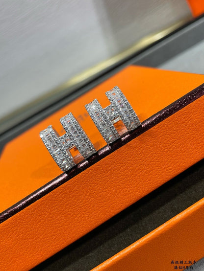 [Rosla]H STUD EARRINGS WITH SILVER DIAMONDS