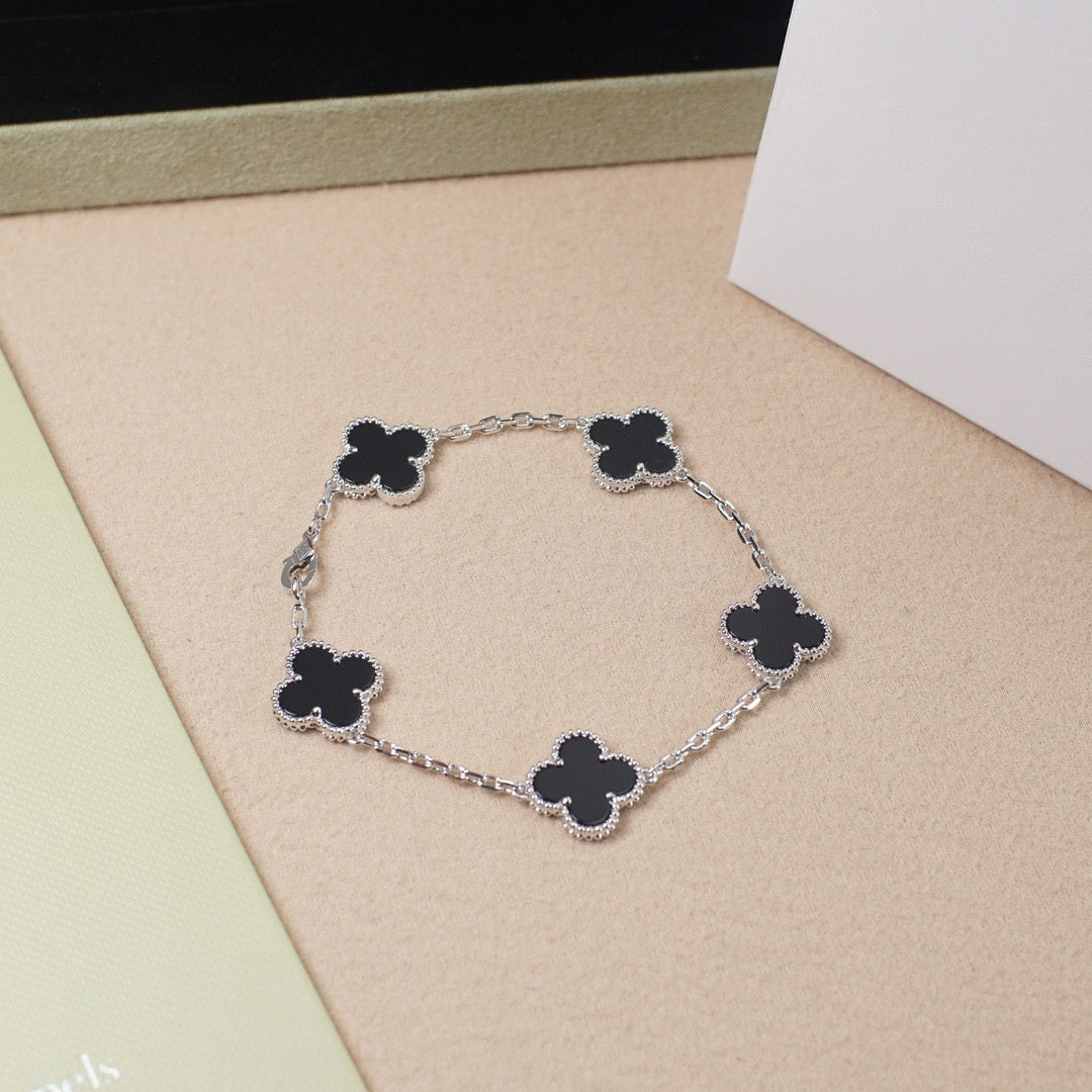 [Rosla] CLOVER 5 MOTIF ONYXS BRACELET COLLECTION