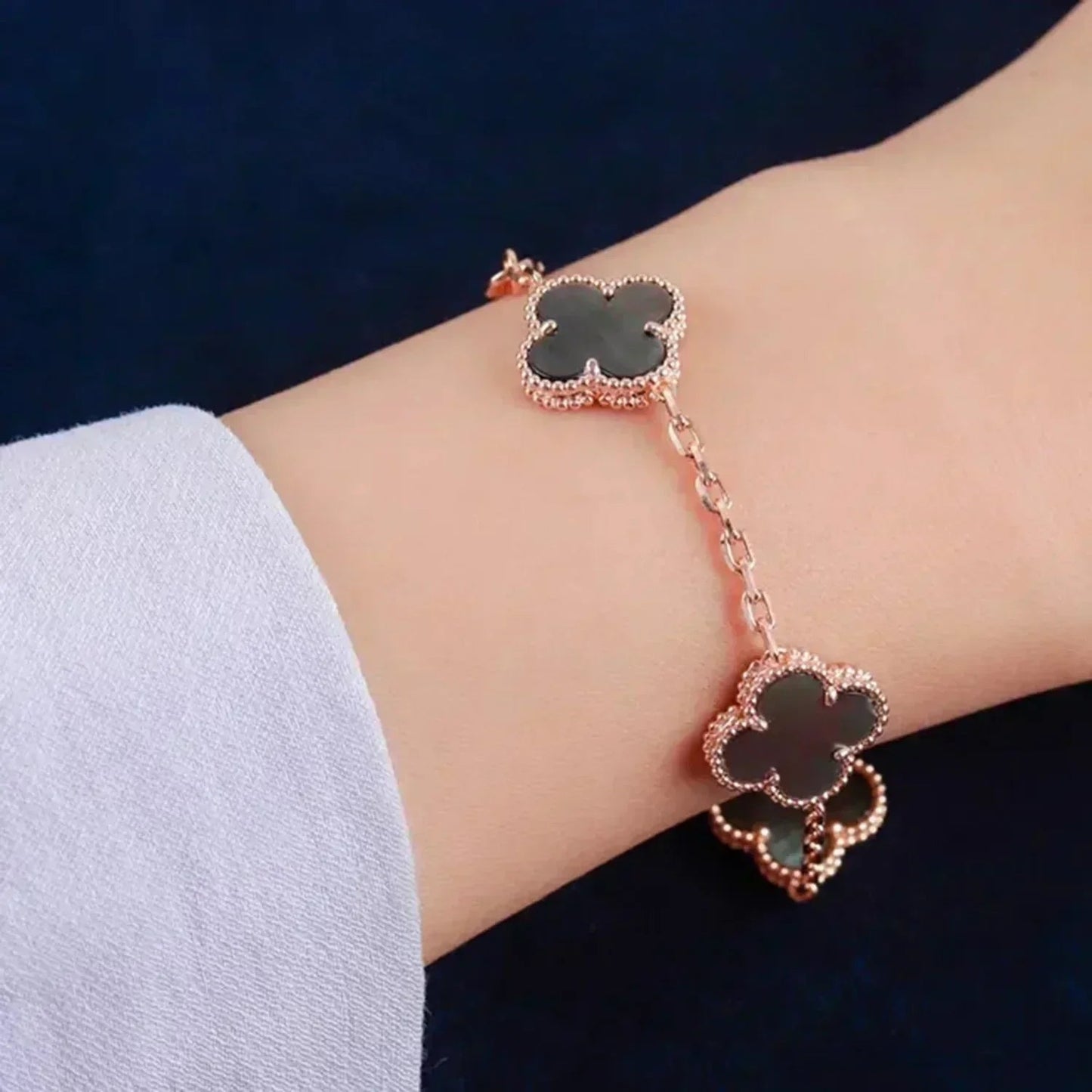[Rosla] CLOVER 5 MOTIF GRAY MOP BRACELET COLLECTION