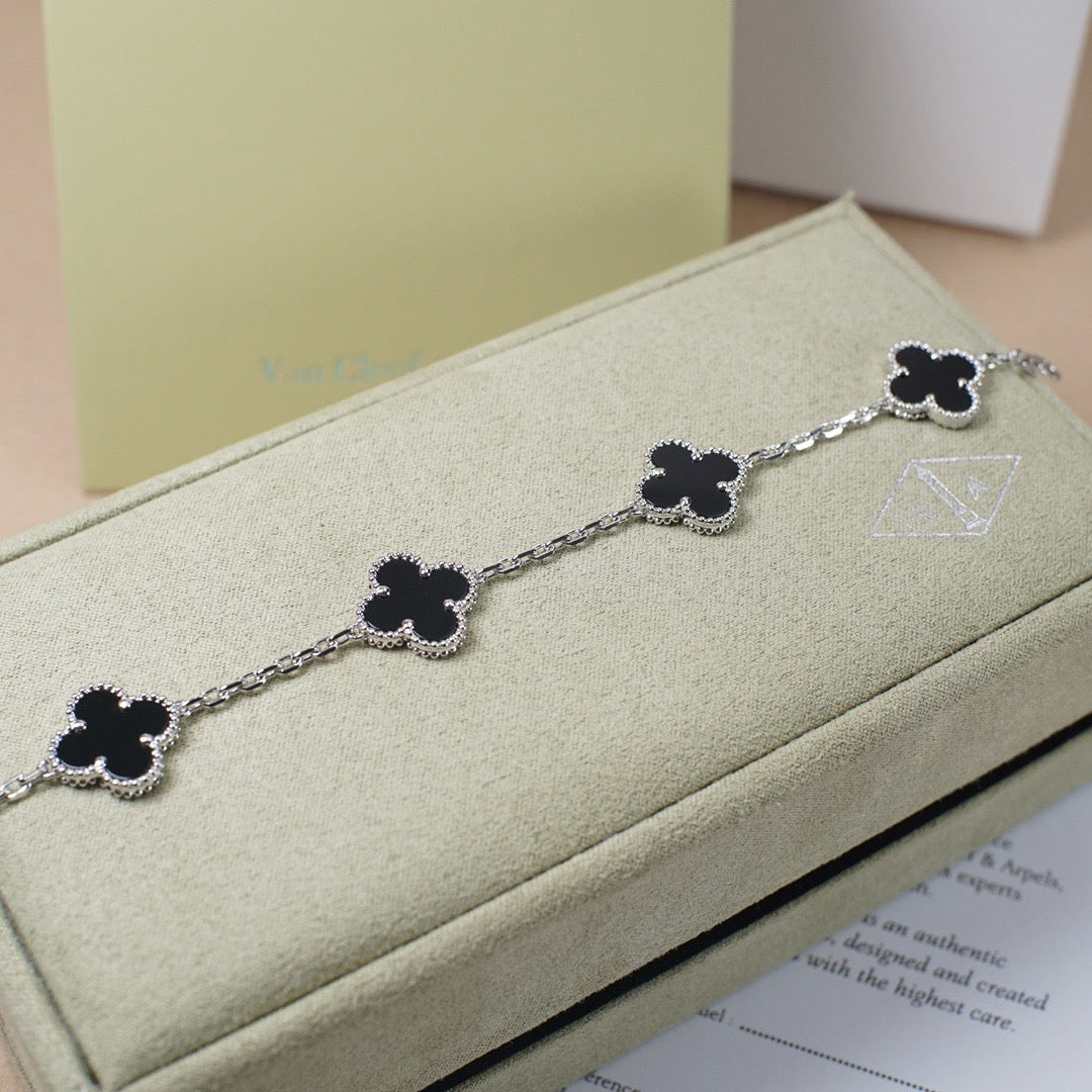 [Rosla] CLOVER 5 MOTIF ONYXS BRACELET COLLECTION