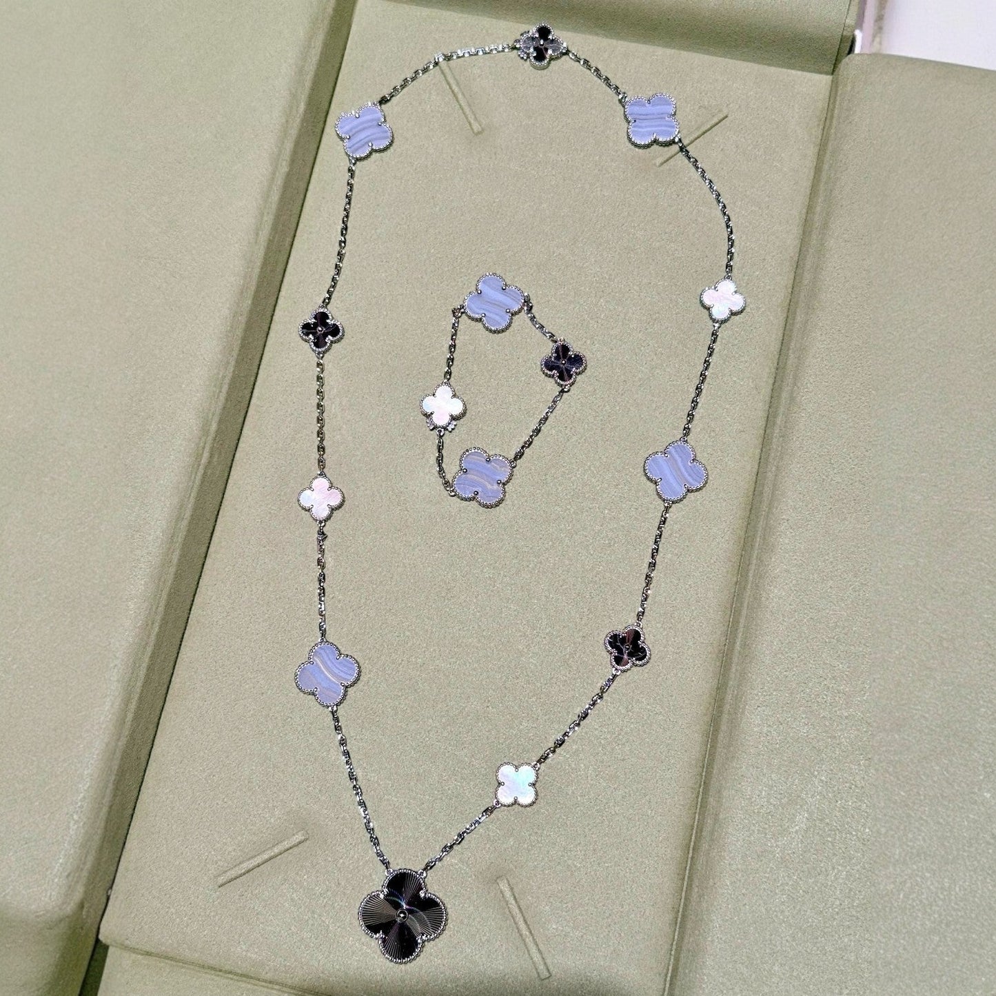 [Rosla]DETACHABLE CLOVER 15(11+4) FLOWER SILVER NECKLACE SET