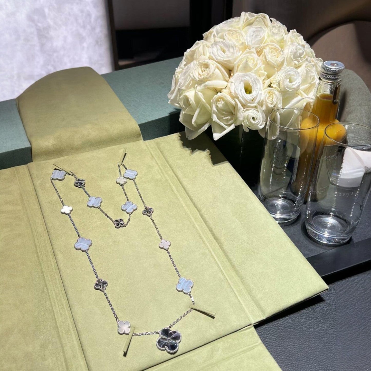 [Rosla]DETACHABLE CLOVER 15(11+4) FLOWER SILVER NECKLACE SET